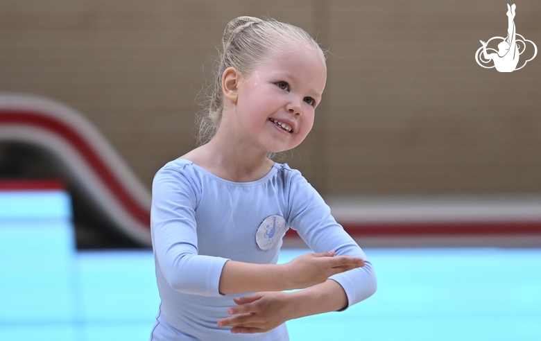 Young gymnast at the mAlinka tournament