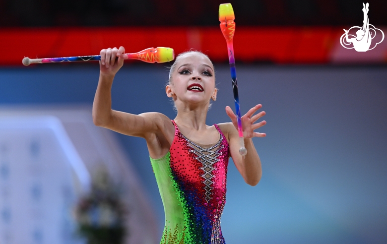 Karina Bogdanova during the exercise with clubs
