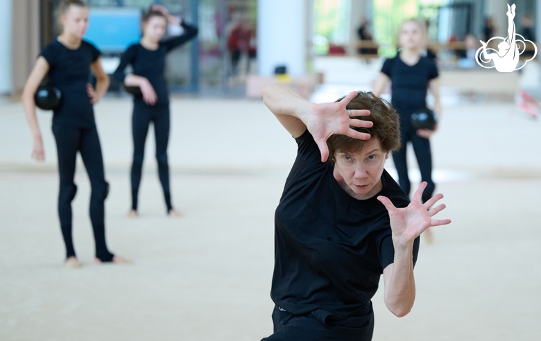 Irina Zenovka, Alina Festival choreographer, works with the Russian National team on group exercises