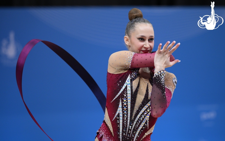 Alina Rechkina during an exercise with clubs