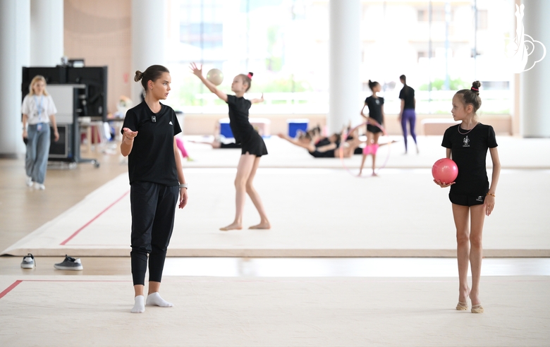 Dina Averina and Diana Solosina during training