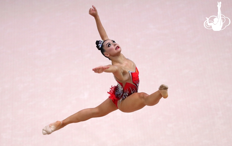 Exercise with a jump rope. Lala Kramarenko (Russia)