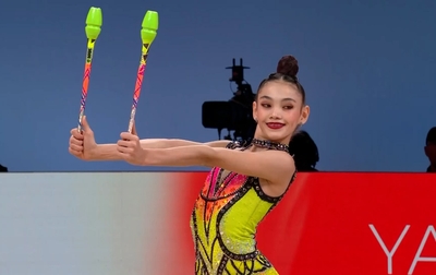 Яркий выход представительницы Узбекистана Ясмины Алимардоновой с булавами