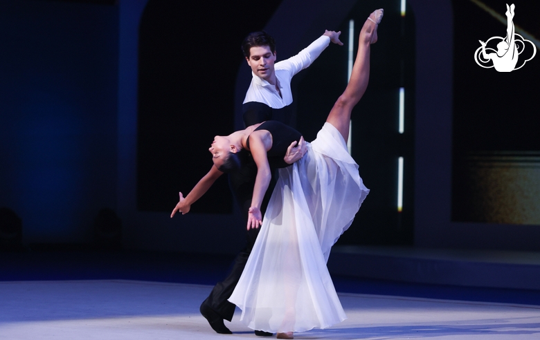 Lala Kramarenko and Mark Orlov in the Yin and Yang routine