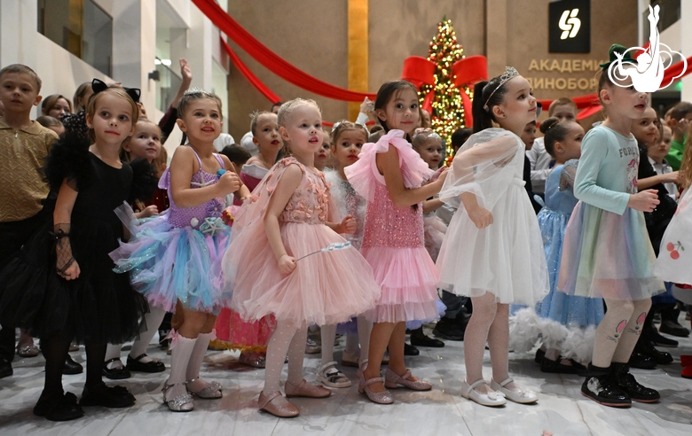 Участники новогодней елки в Академии единоборств