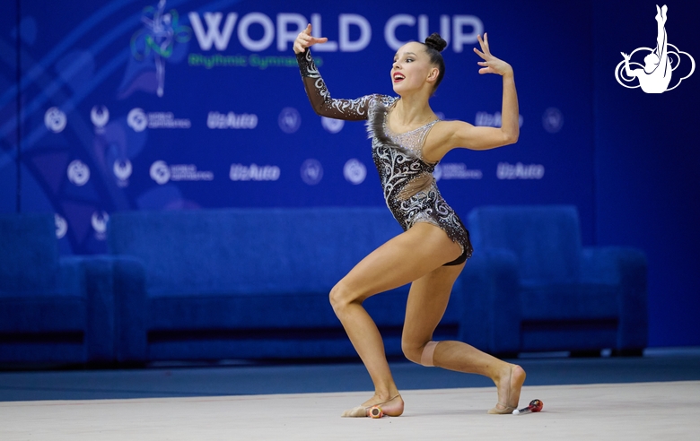 Mariia Borisova during an exercise with clubs