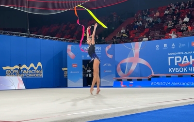 Alina Kabaeva works with Sasha Borisova immediately after her performance at the international competition in Moscow