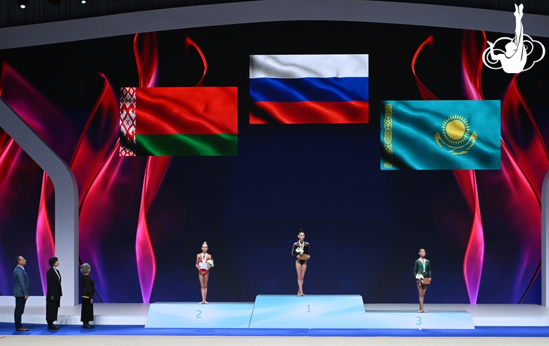 Awards giving to juniors in individual events