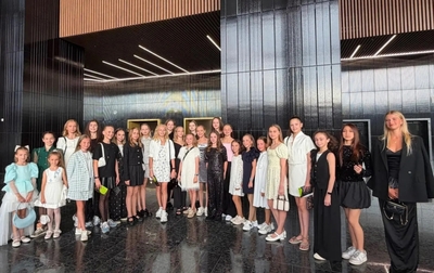 The Academy gymnasts, coaches, and Jojo Tawinun, a participant in the training camp from Thailand, together with her coach, visited the Sirius Concert Center