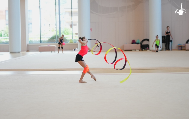Alesya Naifoniva during a class with Olympic champion Alina Kabaeva