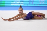 Яна Заикина во время упражнения с мячом