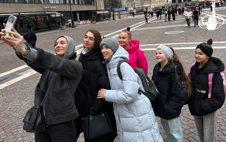 Гимнастки и тренеры Академии отправились на прогулку по Будапешту