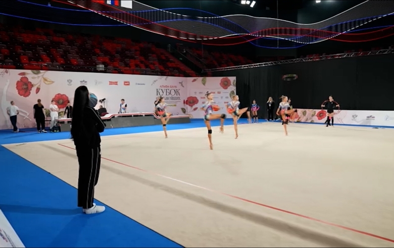 Footage from floor testing at the second stage of the Cup of the Strongest with participation of Alina Kabaeva
