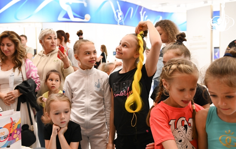 Academy students Elvira Belyaeva and Yana Zaikina in the hairstyle area