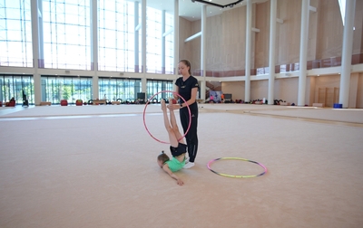 Difficult coordination work with a hoop