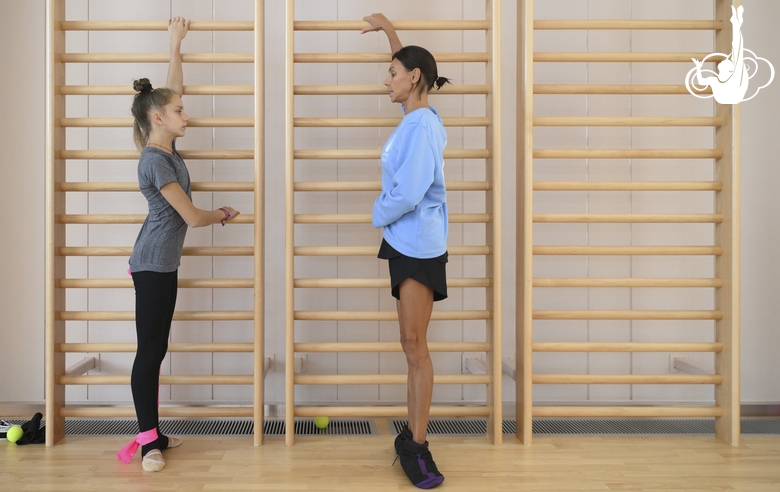 Ekaterina Belova with Jimena Dominguez during a choreography lesson