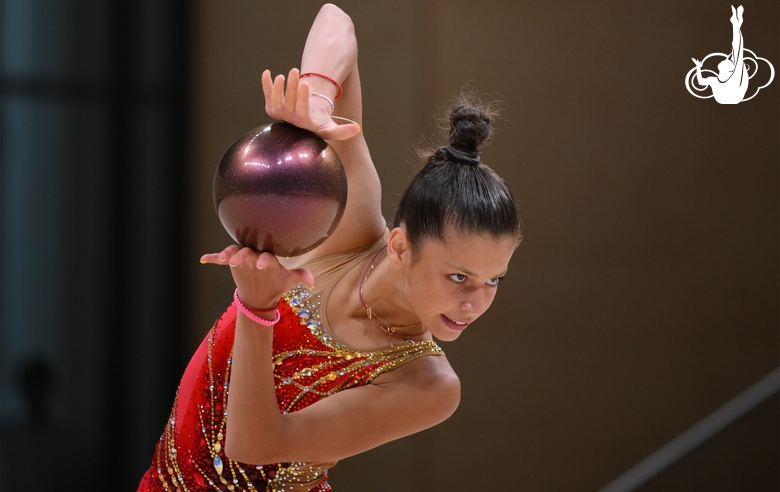 Каролина Тарасова во время контрольной тренировки перед турниром «Хрустальная роза»