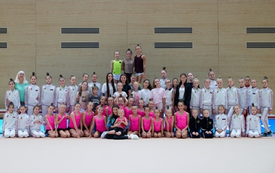 Тренировка с участием олимпийской чемпионки Алины Кабаевой и гимнасток из Белгорода и Брянска прошла в Академии