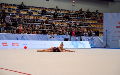 Какие наставления от олимпийской чемпионки получила Ева Кононова из Тюменской области перед упражнениями с мячом и обручем и после?