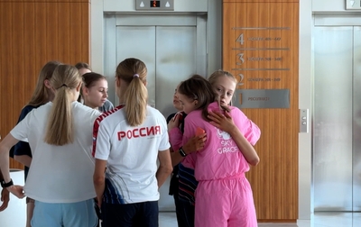 Перед отъездом на Российско-Китайские молодежные игры Алина Кабаева сказала гимнасткам напутственные слова