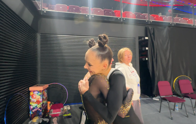 Alina Kabaeva thanked coach Tatiana Amelchenko, who had worked with Arina Kovshova before