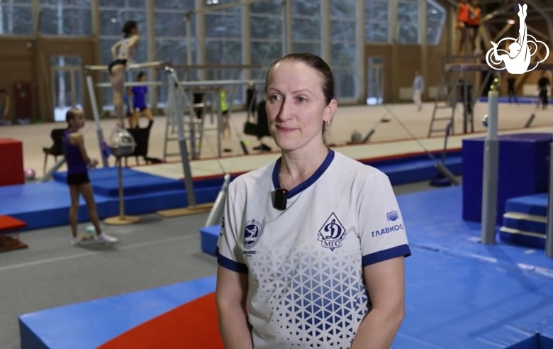 Coach Natalia Ivanova talks about artistic gymnastics classes at the Christmas training camp in Valdai