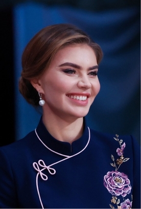 Олимпийская чемпионка Алина Кабаева поздравила китайских друзей и партнеров с Праздником середины осени