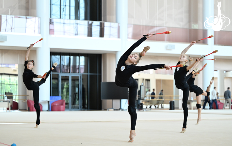 Групповички Академии во время тренировки перед турниром в Будапеште