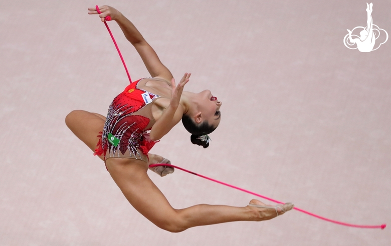 Exercise with a jump rope. Lala Kramarenko (Russia)