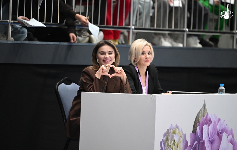 Олимпийская чемпионка Алина Кабаева и судья Лилия Миронова