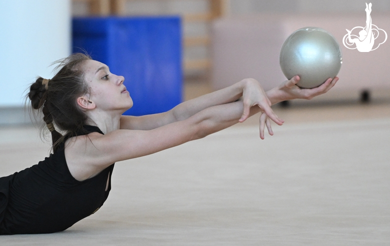 Viktoria Bespalova during an exercise with a ball during preparation training for the BRICS Games