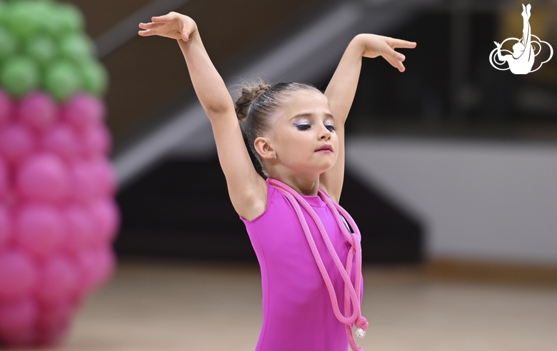 Young gymnast at the mAlinka tournament