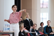Олимпийская чемпионка Алина Кабаева во время тренировки в Академии
