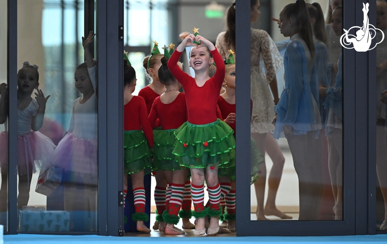 Дошкольницы Академии во время новогодней елки