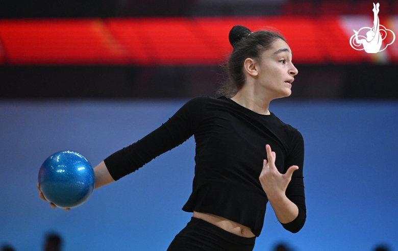 Zakhra Dzhafarova during floor testing
