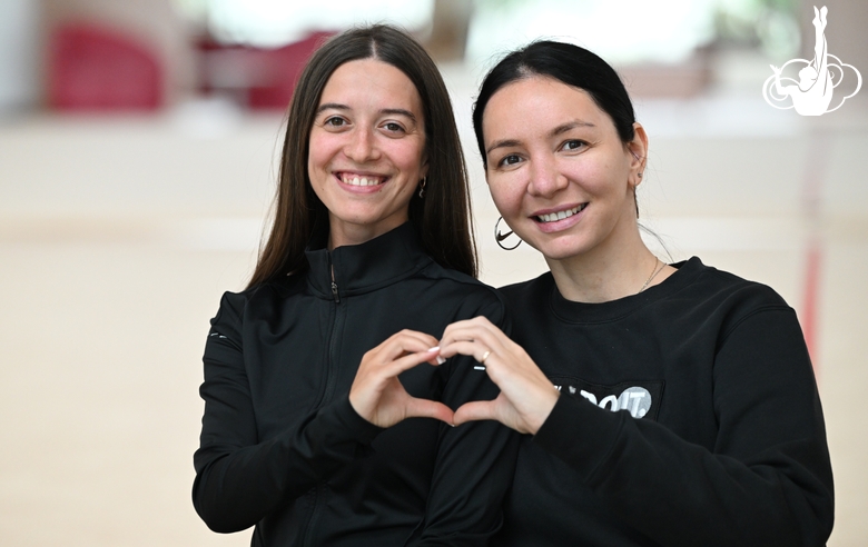 Тренеры Елизавета Чернова и Наталья Белугина во время тренировки в Академии