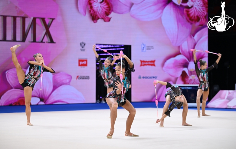 Group team gymnasts from the Nizhny Novgorod region during their clubs routine