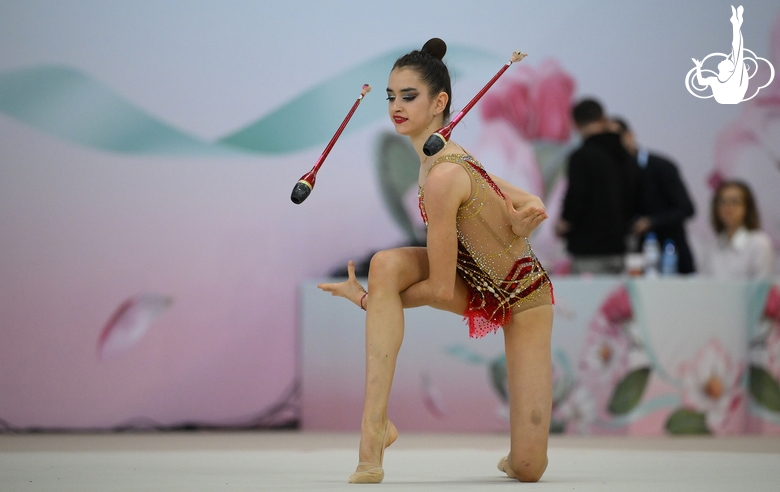 Anna Vakulenko during exercise with clubs