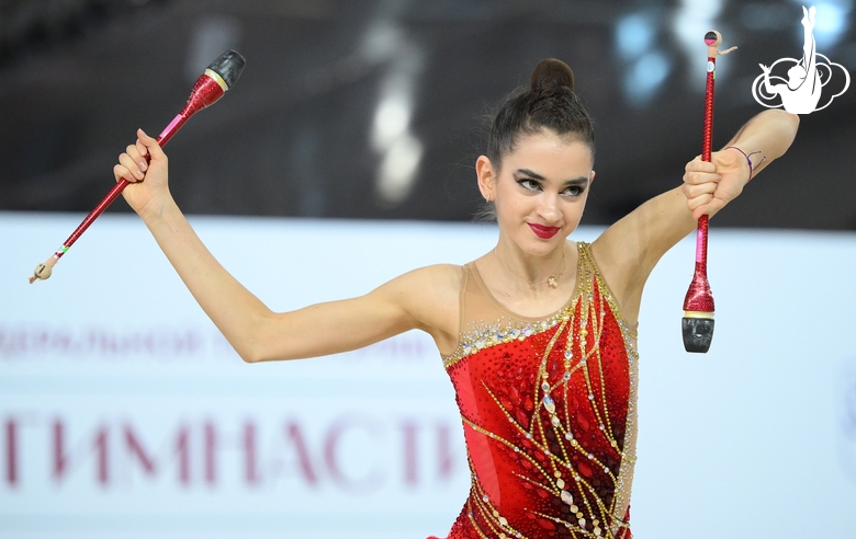 Anna Vakulenko during exercise with clubs