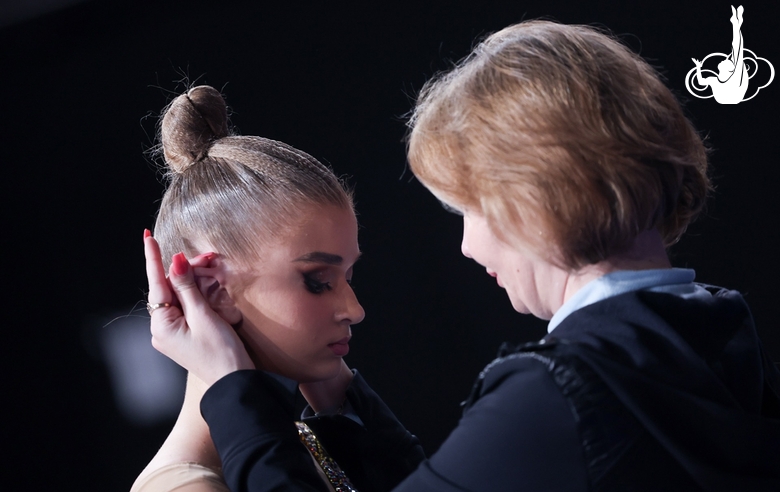 Тренер Ирина Гусарова и Александра Борисова перед выступлением