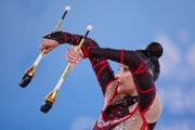 Алина Горносько во время упражнения с булавами