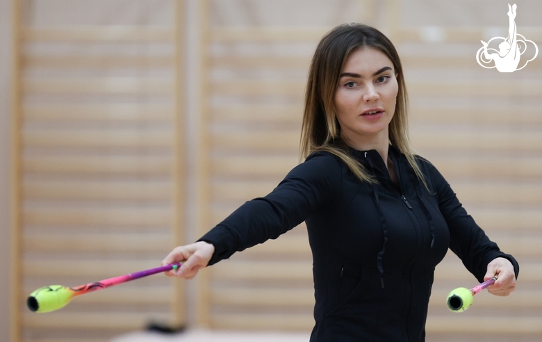 Олимпийская чемпионка Алина Кабаева во время тренировки в Академии