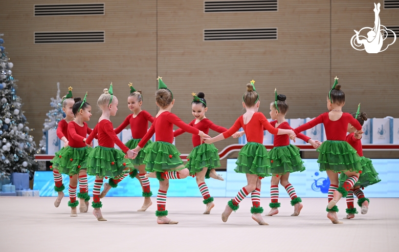 Дошкольницы Академии во время новогодней елки