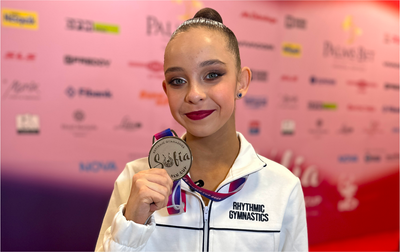 София Ильтерякова и команда групповых упражнений — c медалями этапа Кубка мира в Болгарии