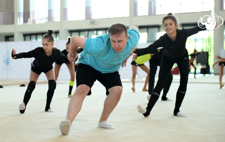 Gymnasts' dance classes under the guidance of Dmitry Stepanchikov