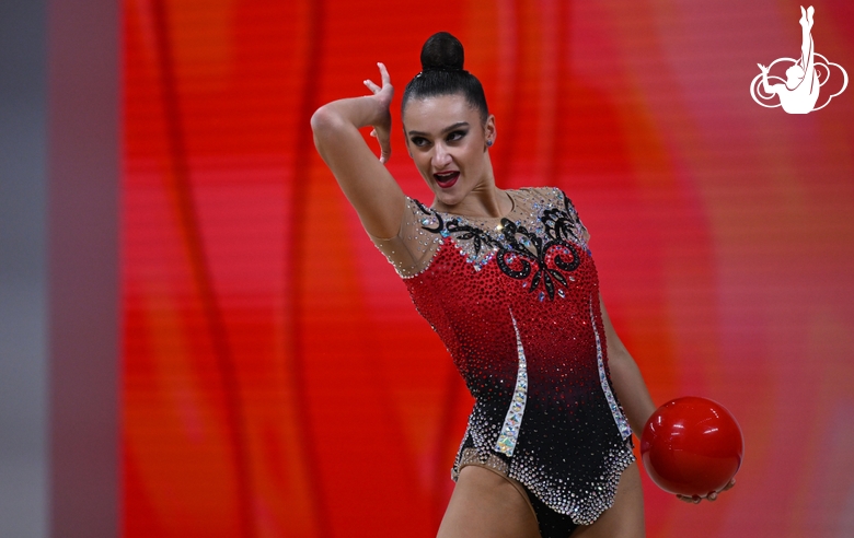 Alina Harnasko during the ball exercise