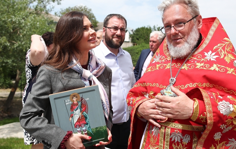 May 21, 2023. Feodosia. Olympic champion Alina Kabaeva and archpriest Vadim, archpriest of the Feodosia diocese.