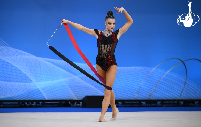 Milena Schenyatskaya during an exercise with a ribbon