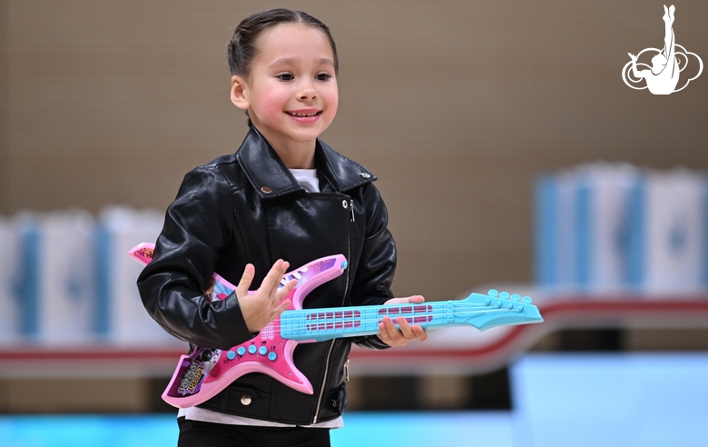 Дошкольница Академии во время новогодней елки