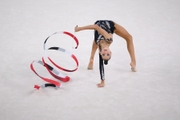 Софья Воробьева во время упражнения с лентой